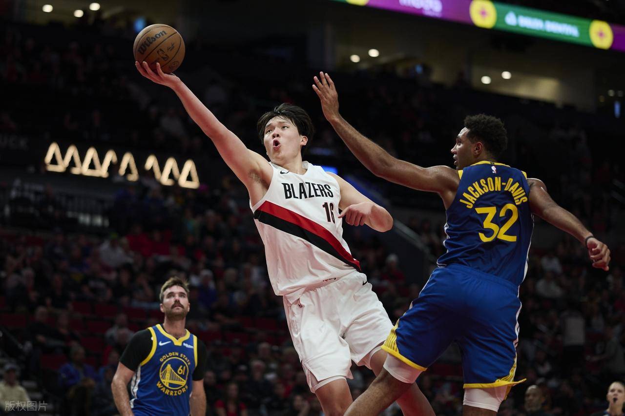 犹他爵士训练开放日；今夜篮板制胜引欢呼；NBA季后赛在即；数据趋势出现新变化的简单介绍